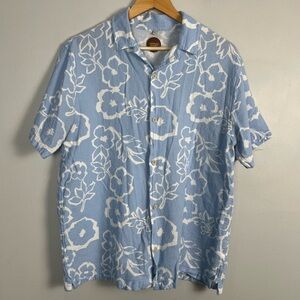 Common People Baby blue white floral button down size large